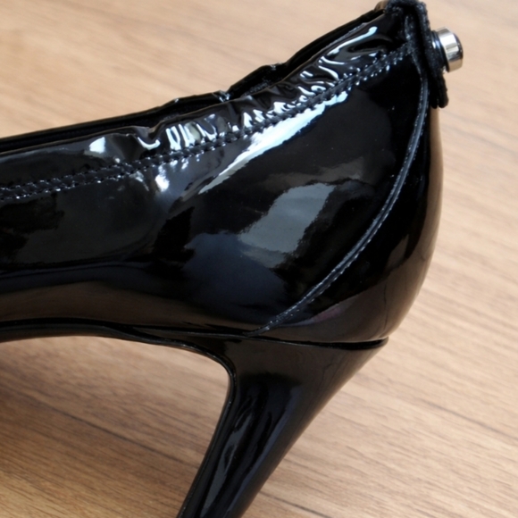 ⭐️ Host Pick ⭐️ Stuart Weitzman | Vintage Timeless Black Patent Pumps - Picture 7 of 15